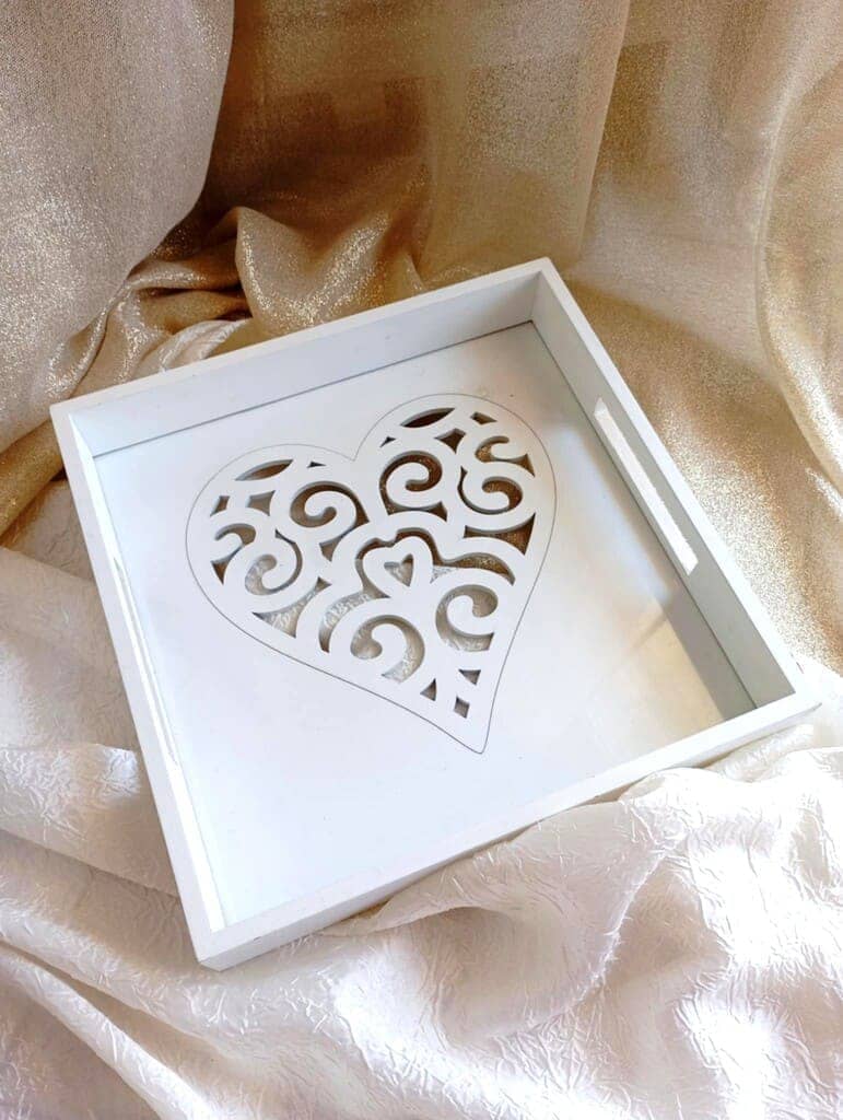 Λευκός Ξύλινος Δίσκος με Σκαλιστή Καρδιά - Image 2