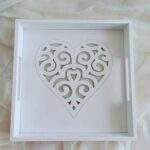 Λευκός Ξύλινος Δίσκος με Σκαλιστή Καρδιά