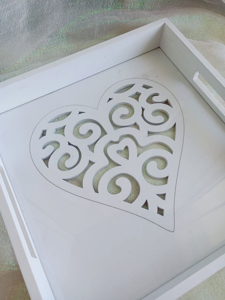 Λευκός Ξύλινος Δίσκος με Σκαλιστή Καρδιά - Image 4