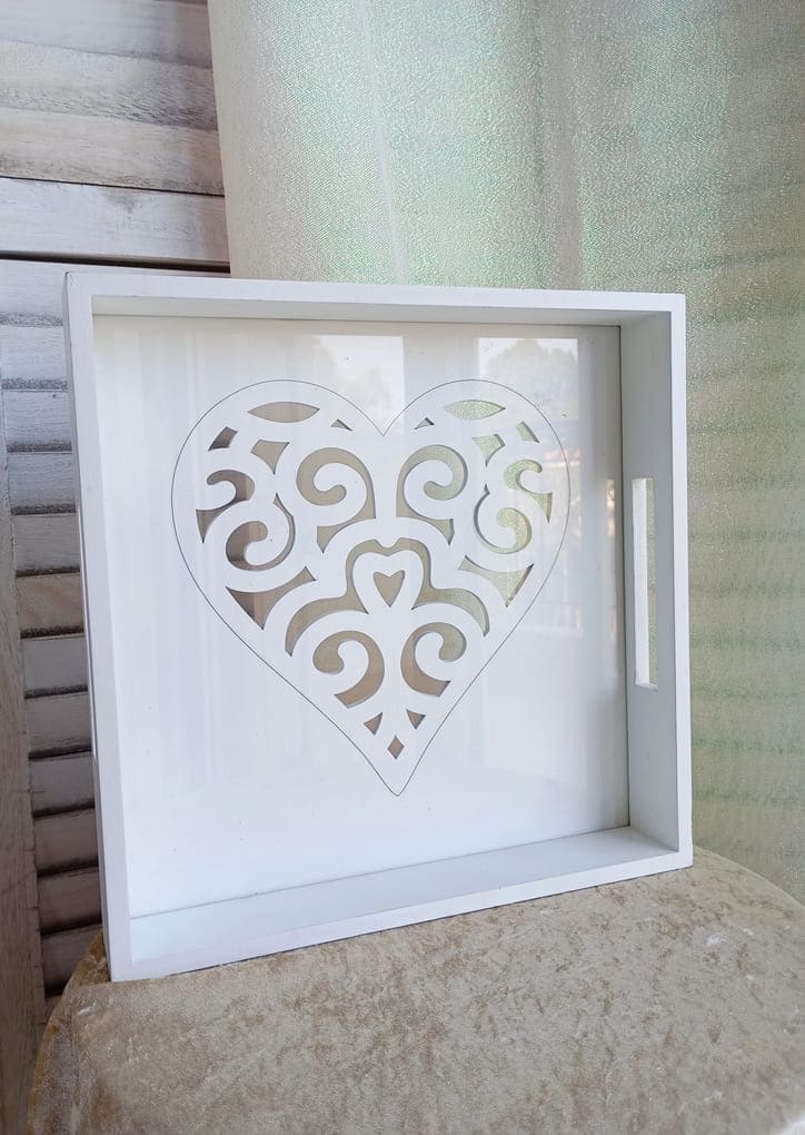 Λευκός Ξύλινος Δίσκος με Σκαλιστή Καρδιά - Image 3